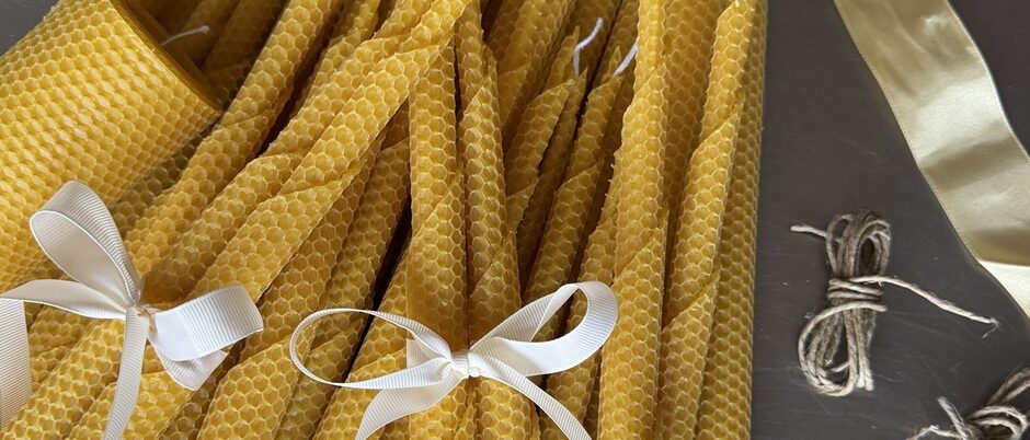 Gula bivaxljus i en rulle.